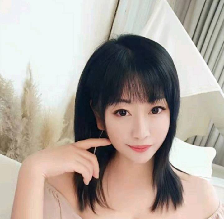 分享深圳龙华一酷似柳岩的sanb